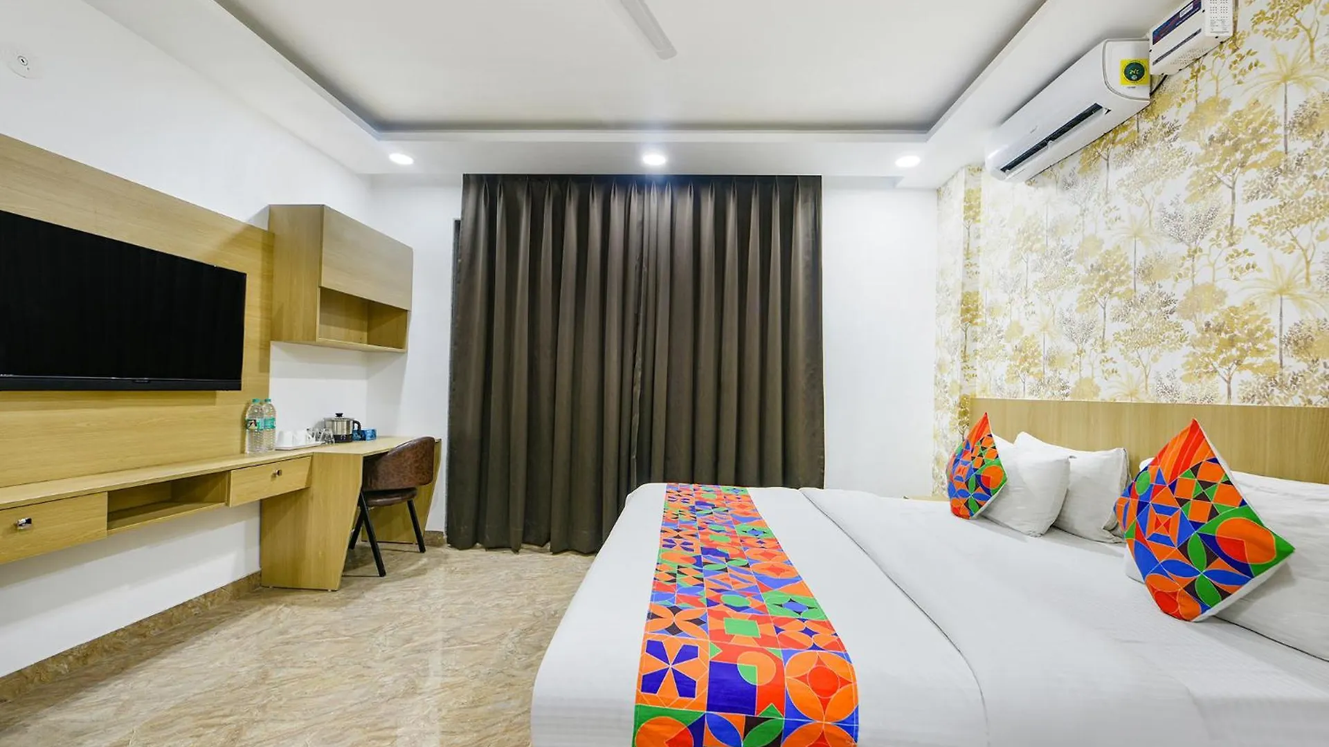 *** Hotel 8 Stayz Gurgaon India