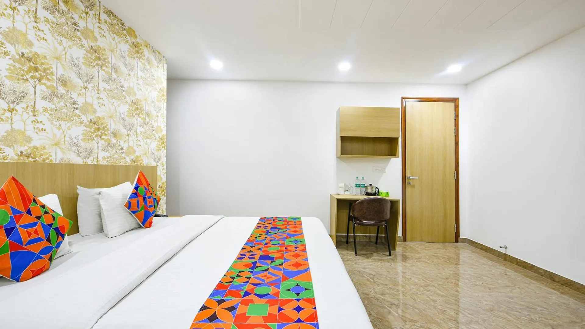 8 Stayz Gurgaon Hotel