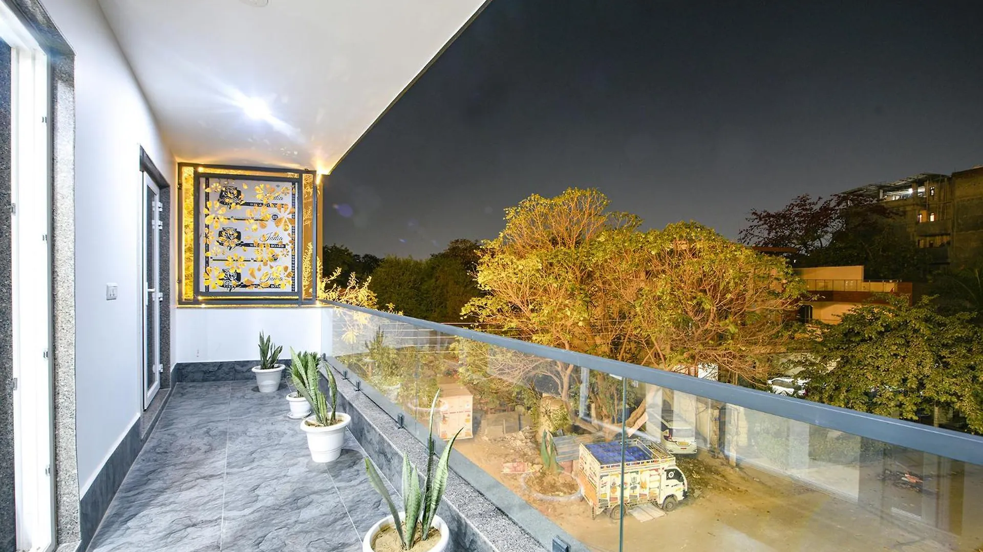 Hotel 8 Stayz Gurgaon