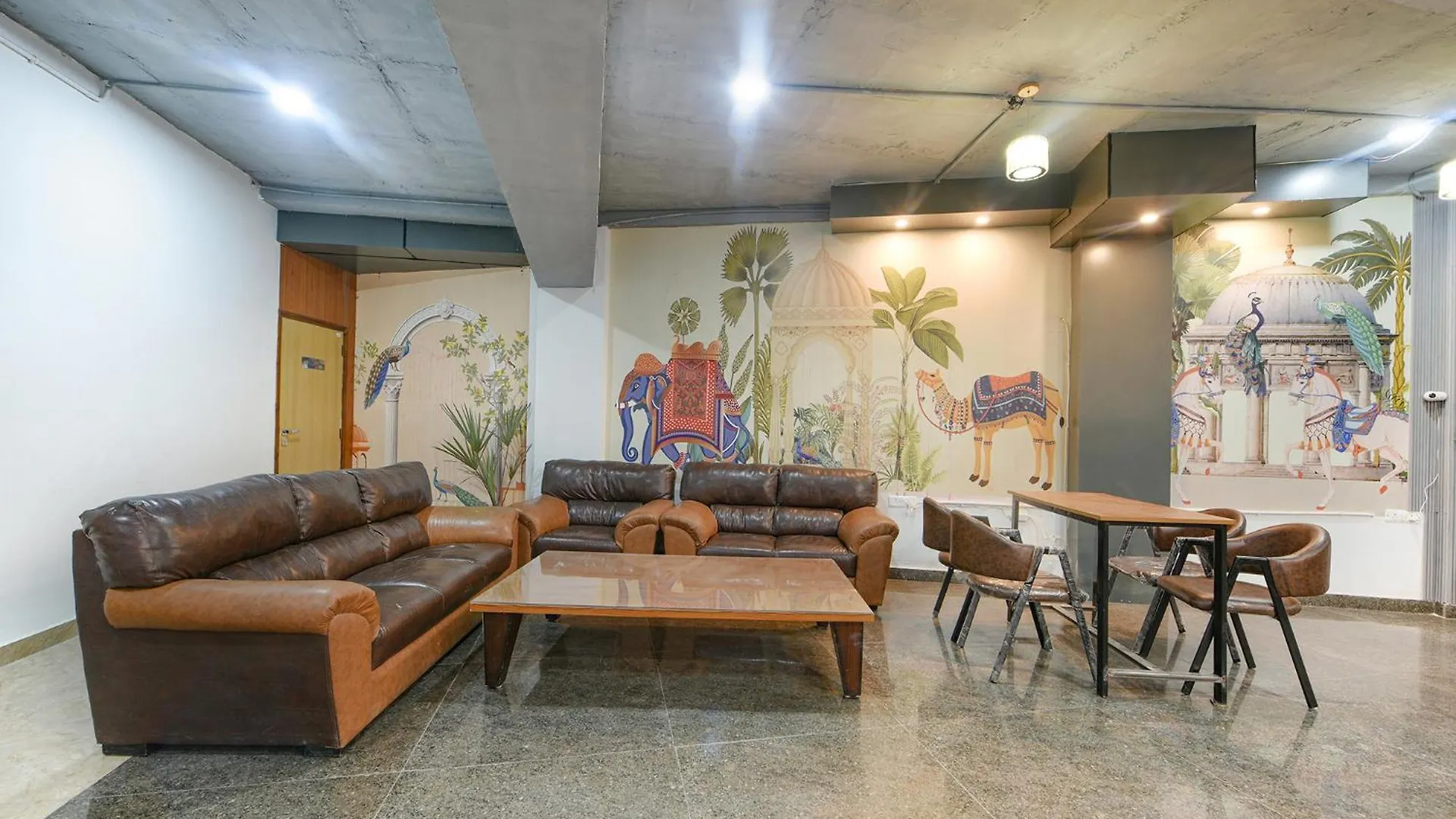 8 Stayz Gurgaon 3*,  India
